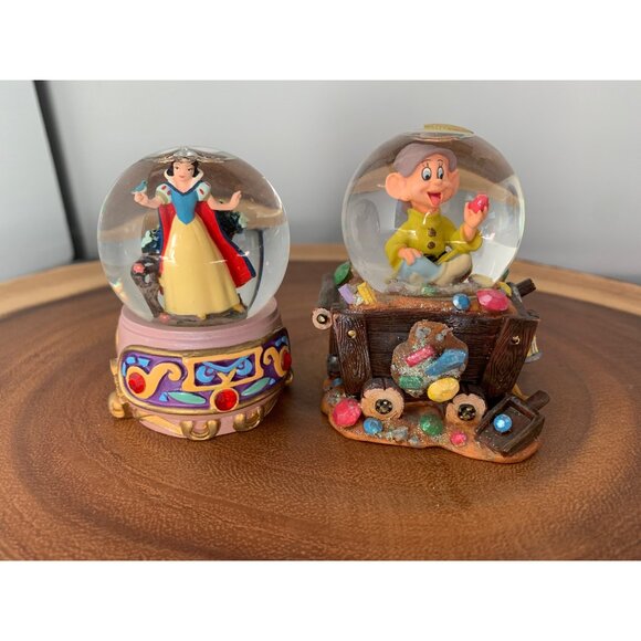 Disney Snow White & Dopey Snow Globe Set - Picture 1 of 8